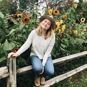 Meet your Posher, Becca